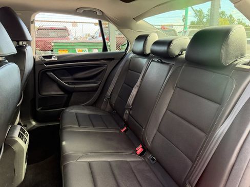 Used 2010 Volkswagen Jetta Wolfsburg Edition FWD image 20