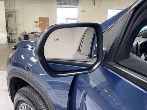 Used 2025 Chevrolet Traverse LT image 29