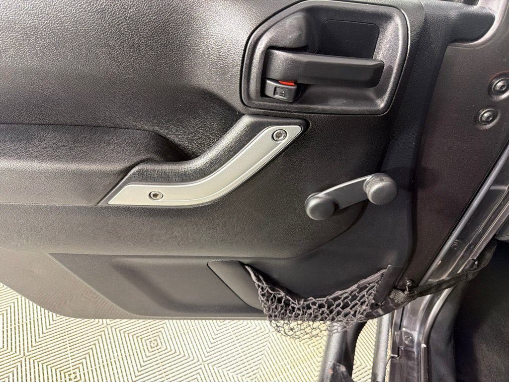 Used 2014 Jeep Wrangler Unlimited Sport w/ Connectivity Group AWD/4WD image 11