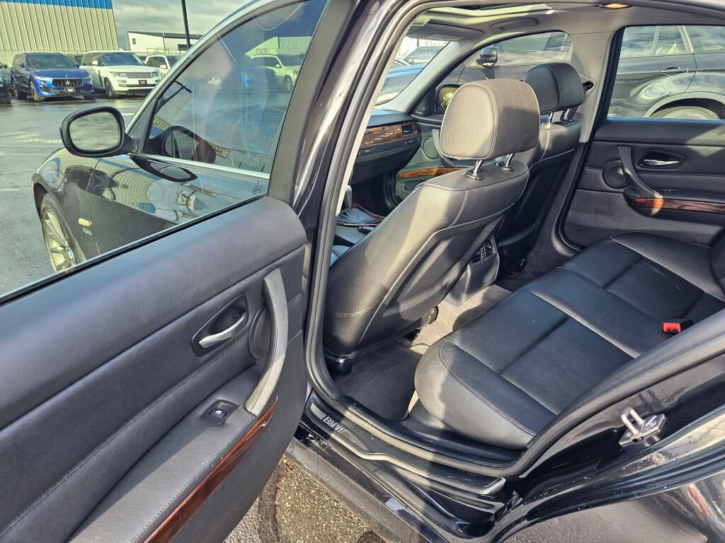 Used 2011 BMW 335i xDrive Sedan AWD/4WD image 14