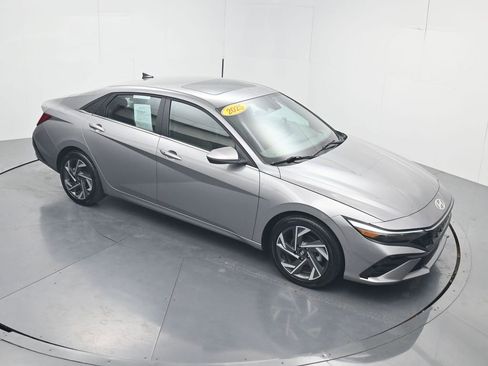 Used 2025 Hyundai Elantra SEL FWD image 52