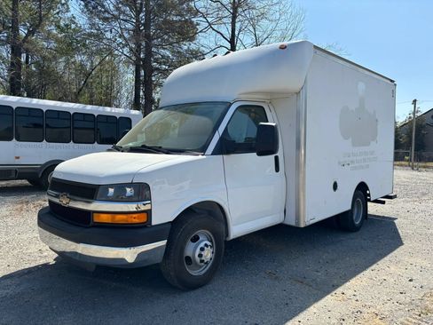 Used 2016 Chevrolet Express 3500 RWD image 3