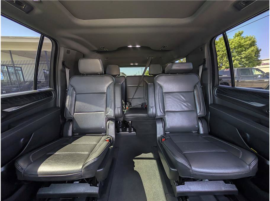 Used 2021 GMC Yukon XL Denali w/ Denali Premium Package AWD/4WD image 8