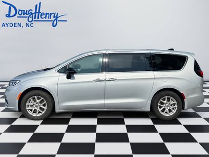 Used 2024 Chrysler Pacifica Touring-L