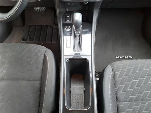 Used 2021 Nissan Kicks SV image 21