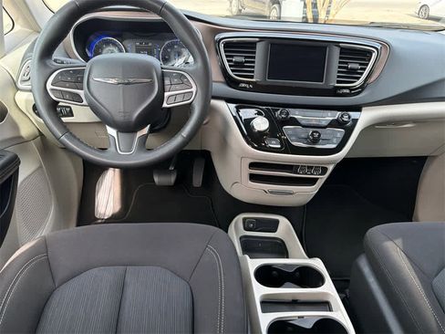 Used 2023 Chrysler Voyager LX image 20