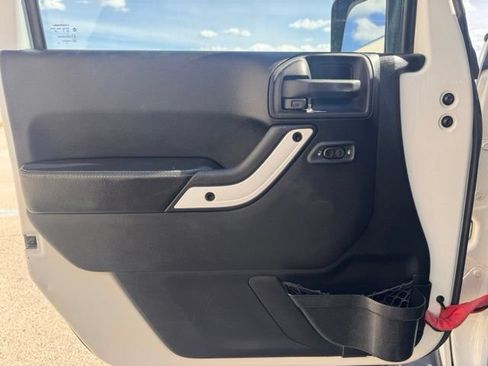 Used 2014 Jeep Wrangler Unlimited Sahara AWD/4WD image 19