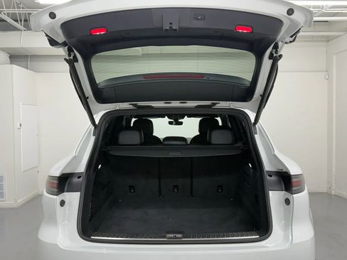 Used 2019 Porsche Cayenne Sport Utility 4D image 37