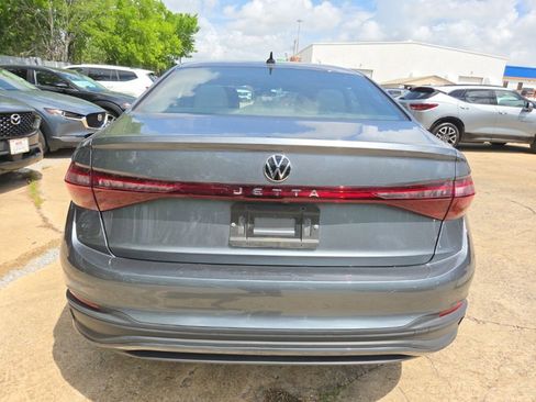 Used 2025 Volkswagen Jetta Sport image 10