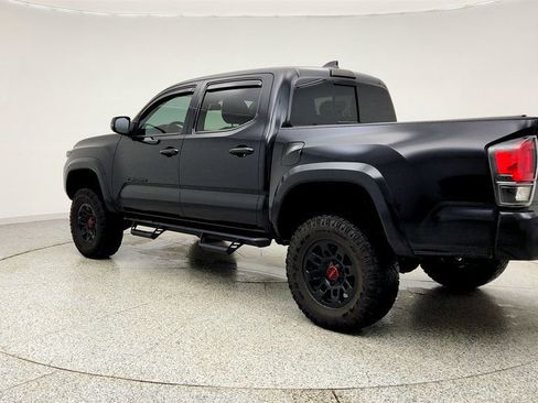 Used 2022 Toyota Tacoma TRD Sport w/ Technology Package image 7