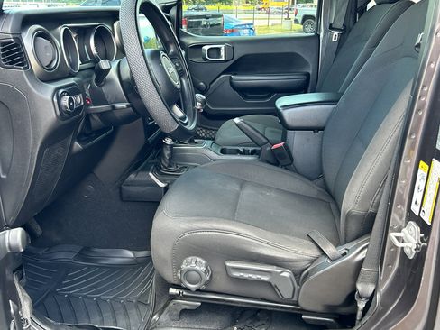 Used 2019 Jeep Wrangler Unlimited Sport image 10