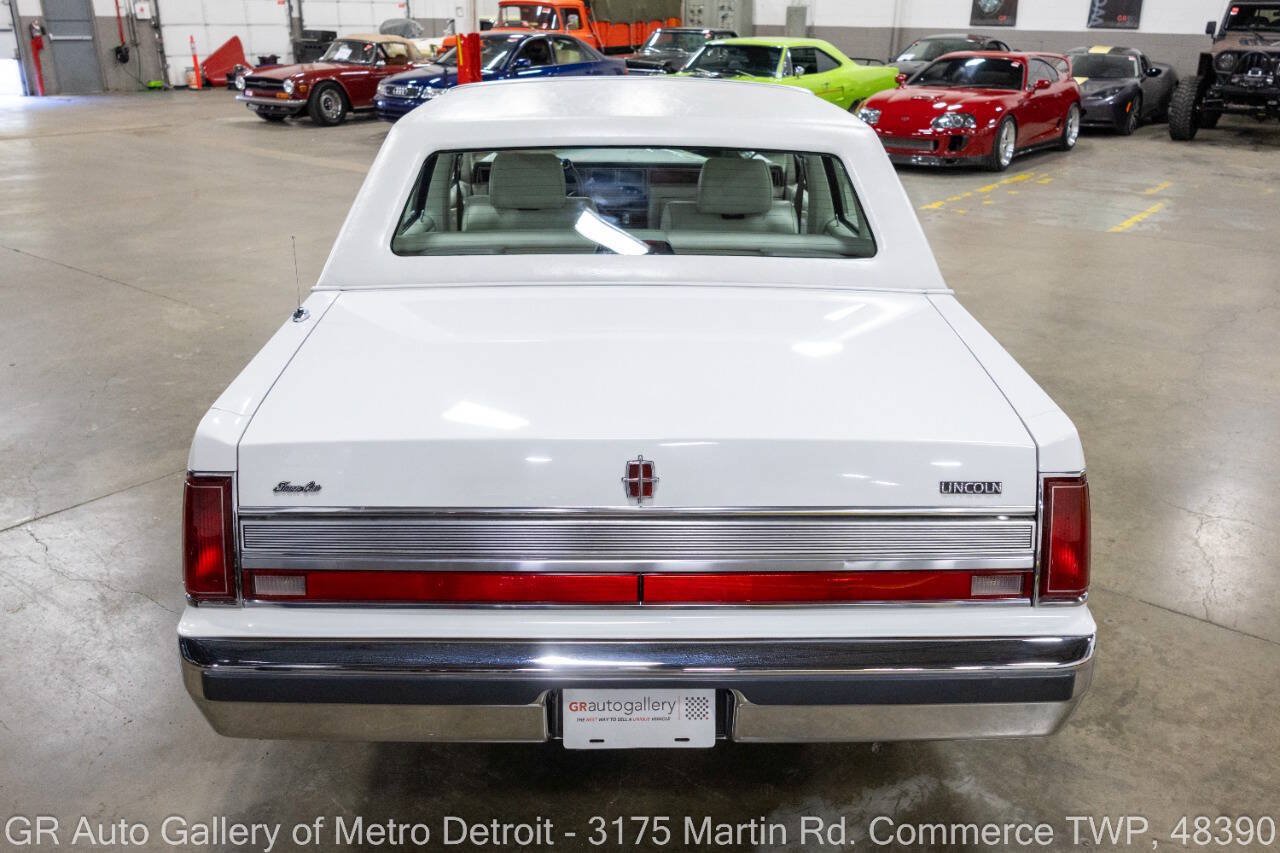 Used 1989 Lincoln Town Car Signature RWD image 5