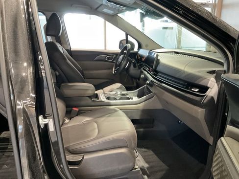 New 2026 Kia Carnival LXS FWD image 23