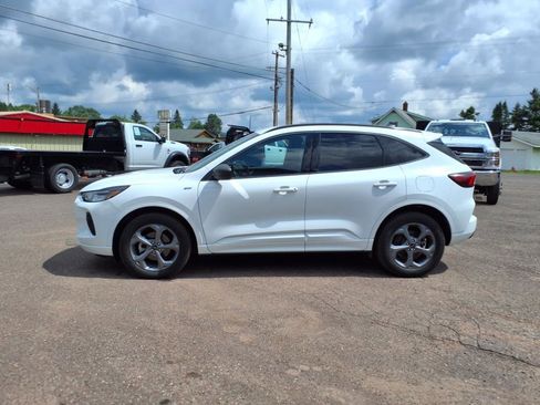 Used 2023 Ford Escape ST-Line image 2