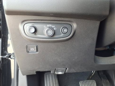 Used 2024 GMC Terrain SLT w/ Infotainment Package II AWD/4WD image 12