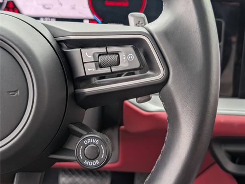 Used 2024 Porsche Cayenne Coupe image 23