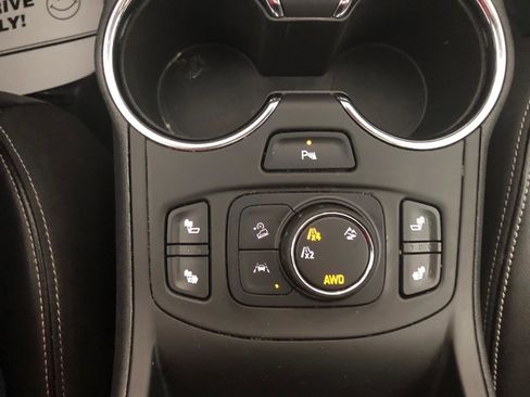 Used 2023 GMC Terrain SLT w/ Infotainment Package II AWD/4WD image 19
