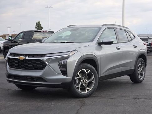 New 2026 Chevrolet Trax LT image 2