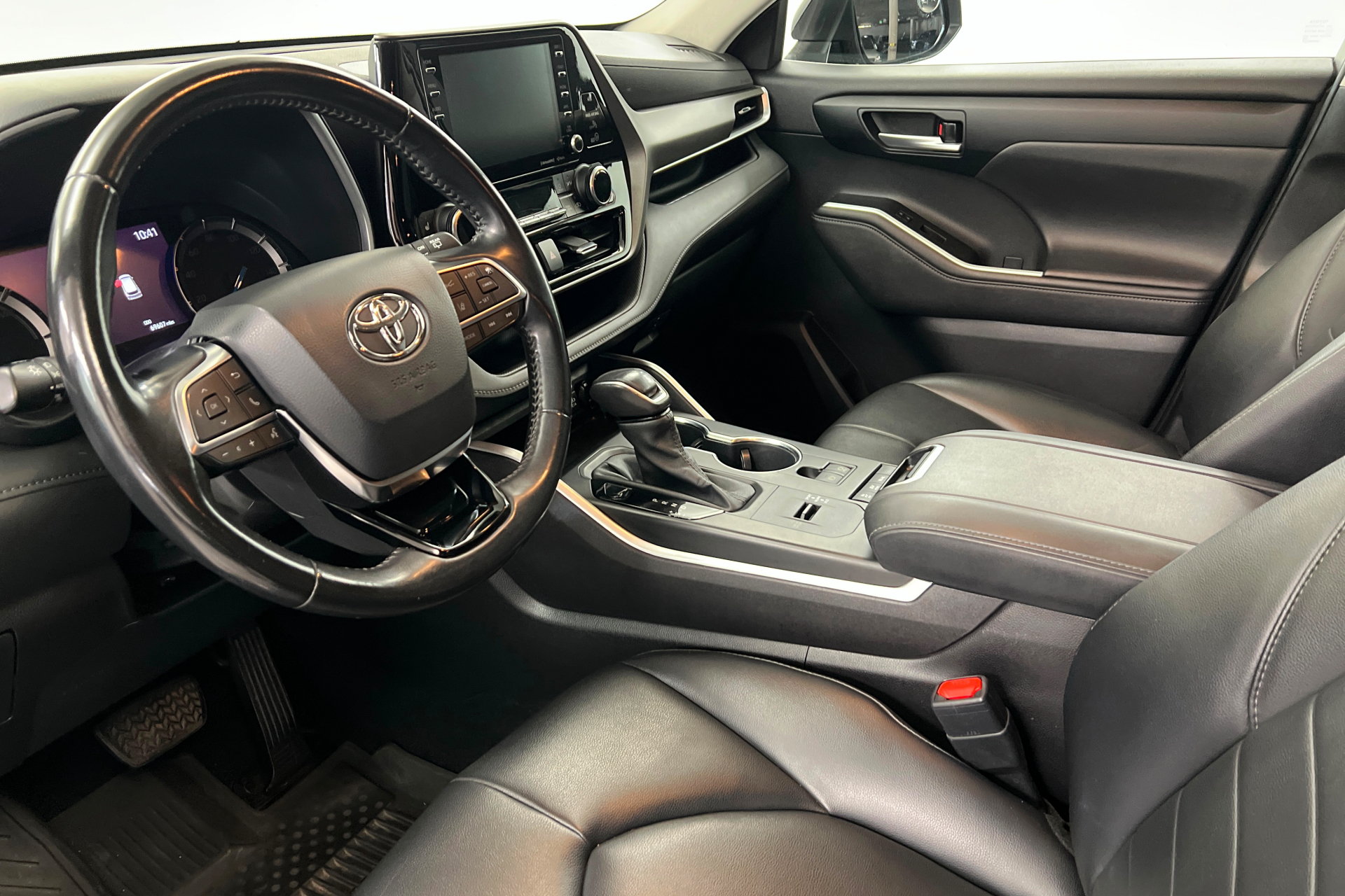 Certified 2021 Toyota Highlander XLE AWD/4WD image 16