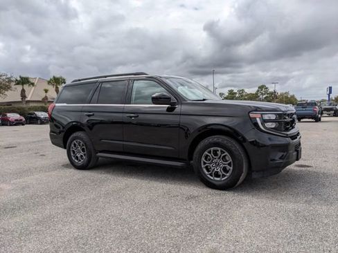 Used 2025 Ford Expedition Active image 2