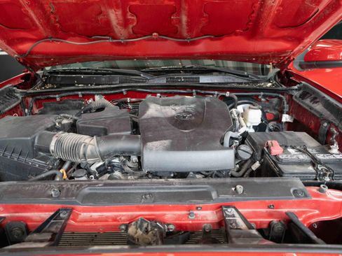 Used 2022 Toyota Tacoma SR AWD/4WD image 30