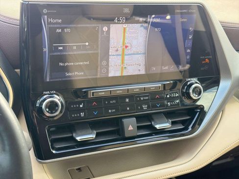 Used 2022 Toyota Highlander Platinum image 25