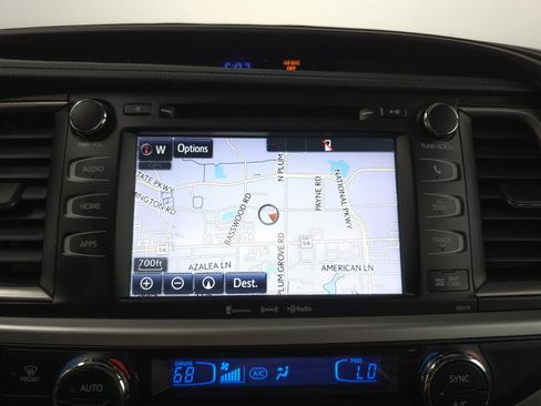 Used 2017 Toyota Highlander XLE AWD/4WD image 8