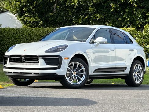 New 2026 Porsche Macan image 1