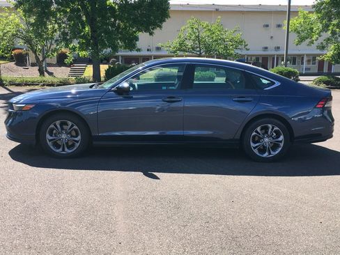 Used 2023 Honda Accord EX image 3