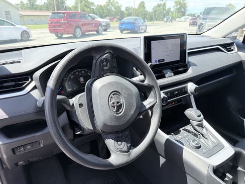 Used 2023 Toyota RAV4 LE AWD/4WD image 8