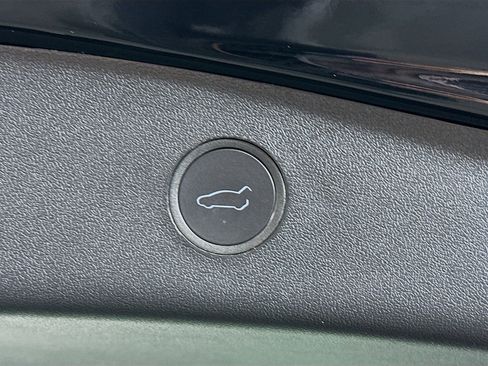 Used 2023 Tesla Model 3 Standard Range image 29