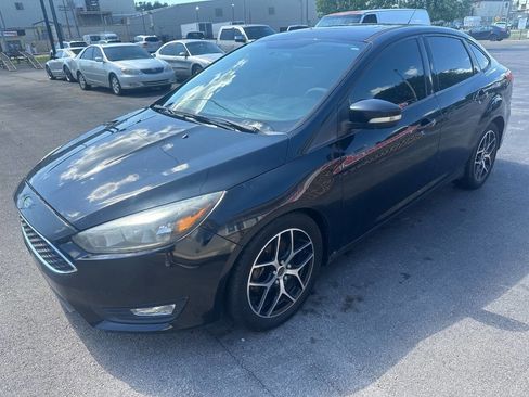 Used 2017 Ford Focus SEL image 4