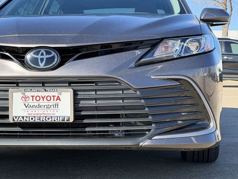 Used 2022 Toyota Camry LE image 9