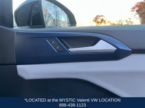 Certified 2022 Volkswagen Taos SE image 26