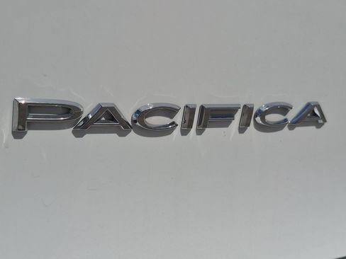 Used 2025 Chrysler Pacifica Select FWD image 29