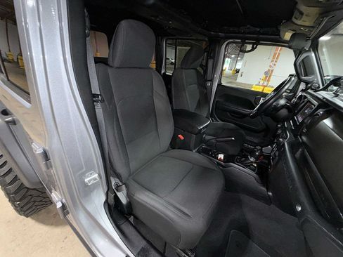 Used 2018 Jeep Wrangler Unlimited Sport S AWD/4WD image 16