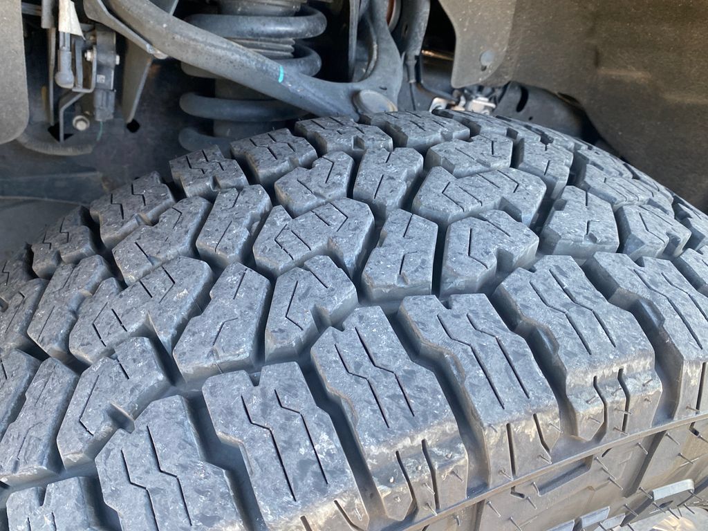 Used 2025 Ford F150 Lariat w/ Equipment Group 501A Mid AWD/4WD image 29