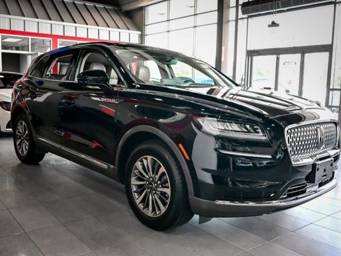 Used 2021 Lincoln Nautilus FWD w/ Equipment Group 101A image 3