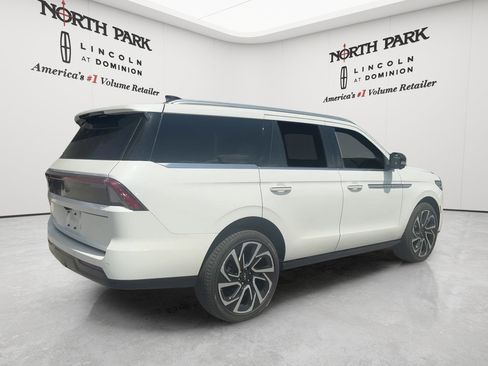New 2026 Lincoln Navigator Reserve AWD/4WD image 5
