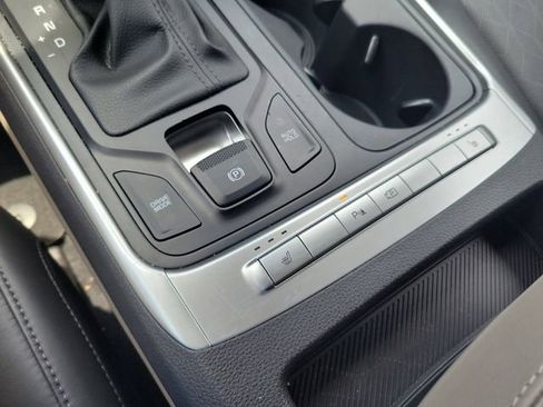 Used 2025 Kia Carnival FWD image 27