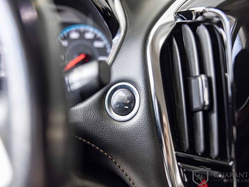 Used 2020 Chevrolet Traverse LT image 25