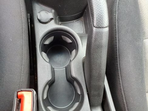 Used 2014 Chevrolet Cruze LS FWD image 18