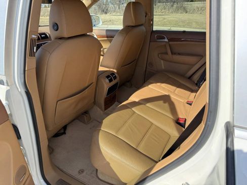 Used 2004 Porsche Cayenne S image 22