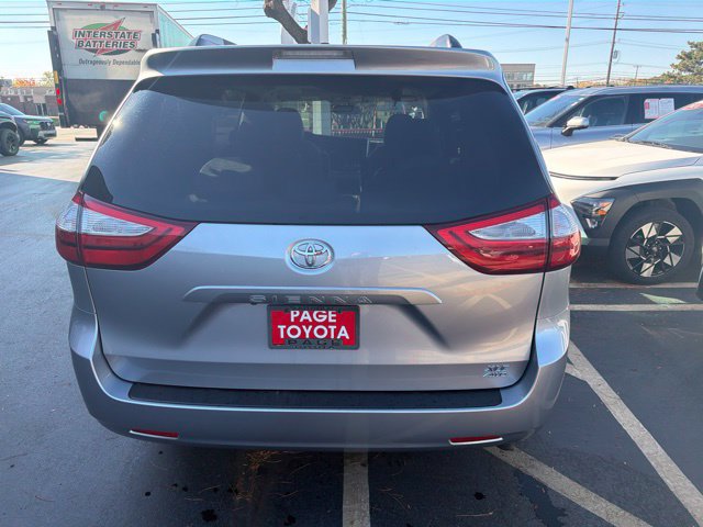 Used 2017 Toyota Sienna XLE AWD/4WD image 3