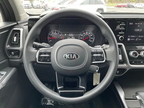 Used 2021 Kia Sorento LX AWD/4WD image 14