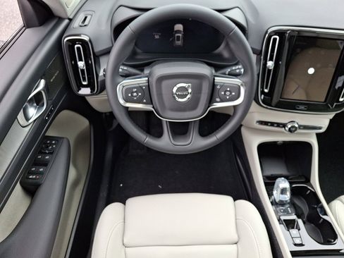 New 2026 Volvo XC40 B5 Ultra w/ Protection Package Premier image 7