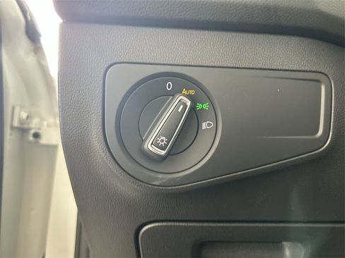 Certified 2022 Volkswagen Tiguan SE image 14