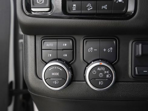 Used 2025 GMC Yukon Denali w/ Denali Reserve Package image 26