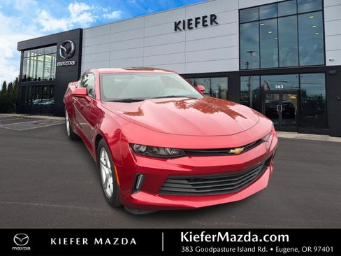 Used 2018 Chevrolet Camaro LT RWD image 1