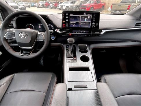 Used 2023 Toyota Sienna XSE image 15